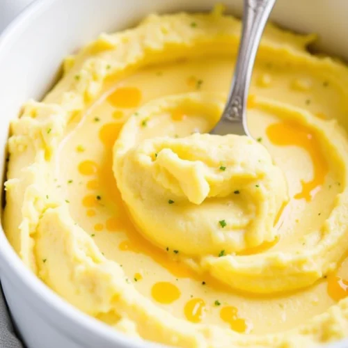 Easy Thanksgiving Dish: Cheesy Garlic Mashed Potatoes